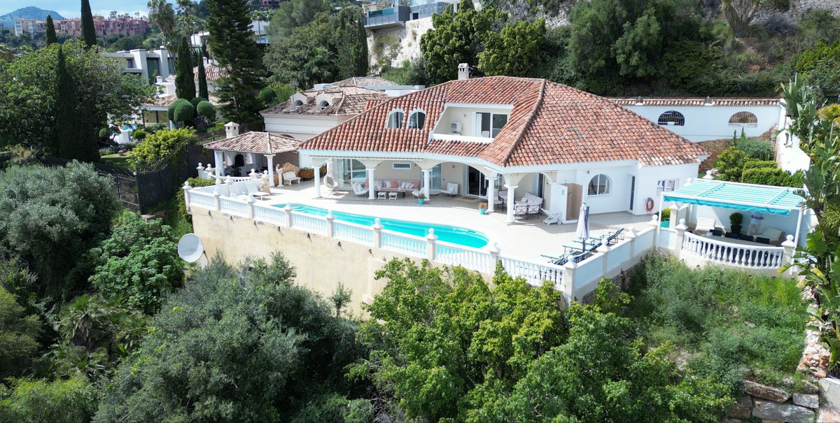 House in Atalaya Isdabe - view 1