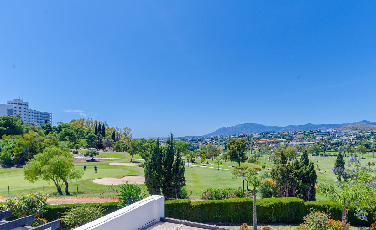 House in El Paraiso - view 1