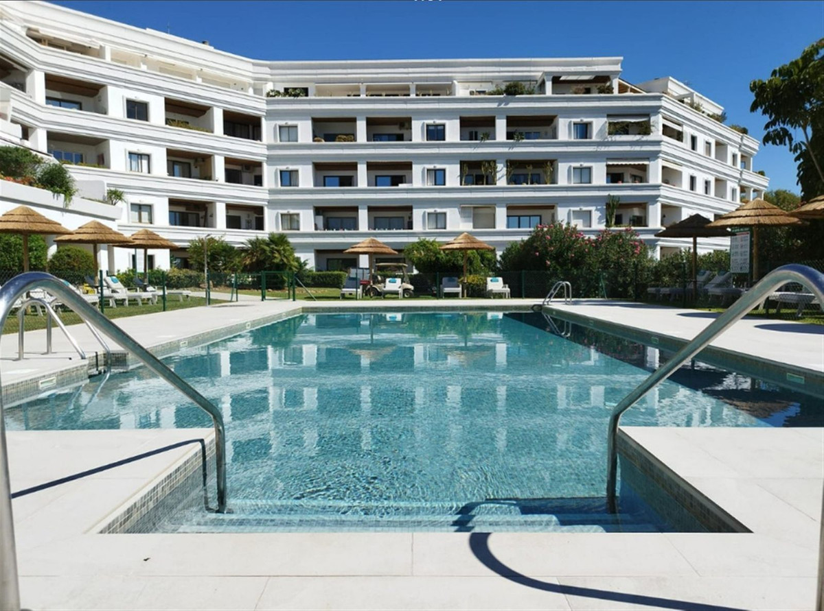 Apartment in Nueva Andalucia - view 1