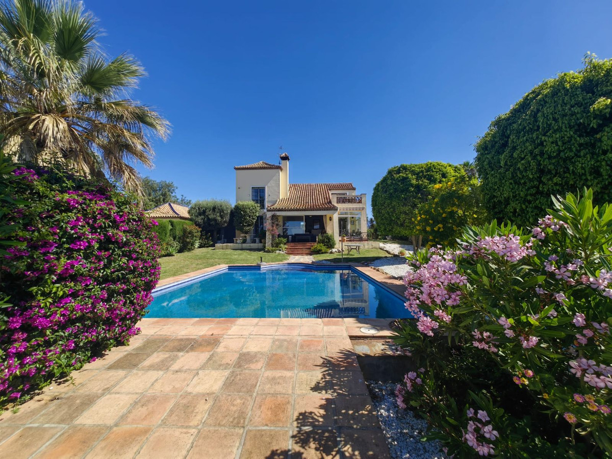 House in Estepona - view 1