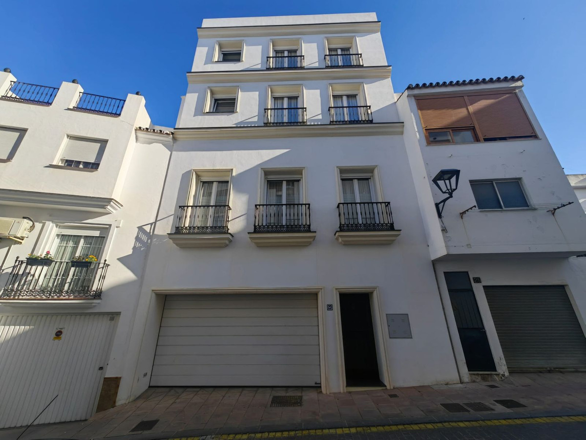 House in Estepona - view 1