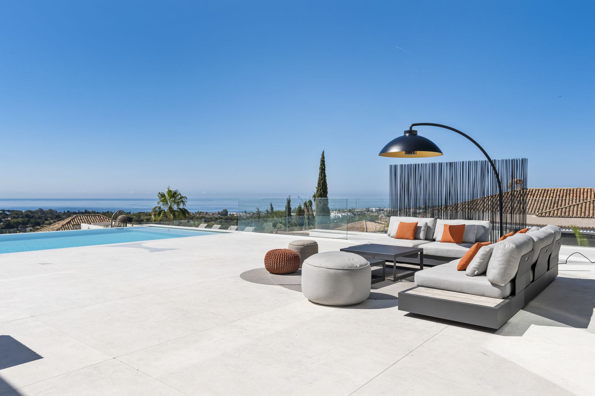 House in El Paraiso - view 1