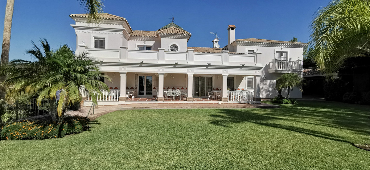 House in Estepona - view 1