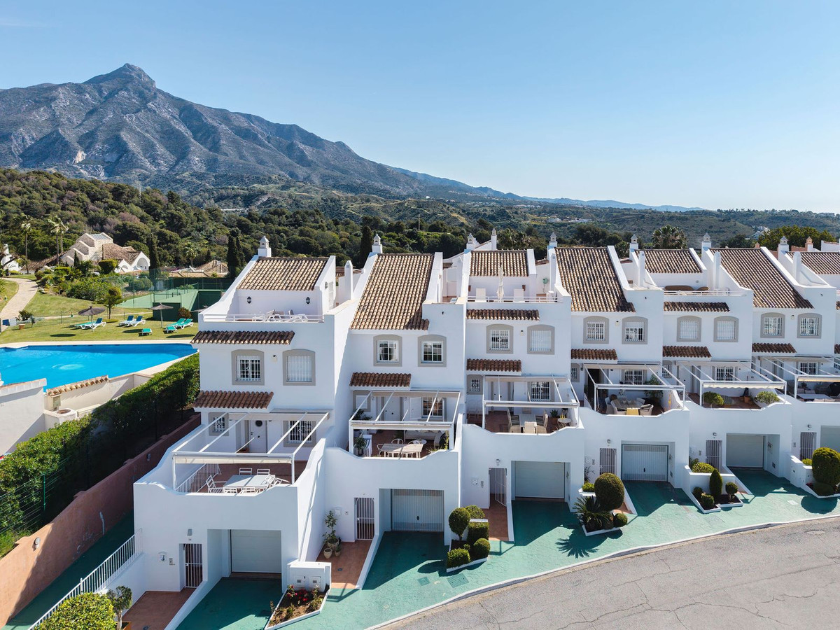 House in Nueva Andalucia - view 1