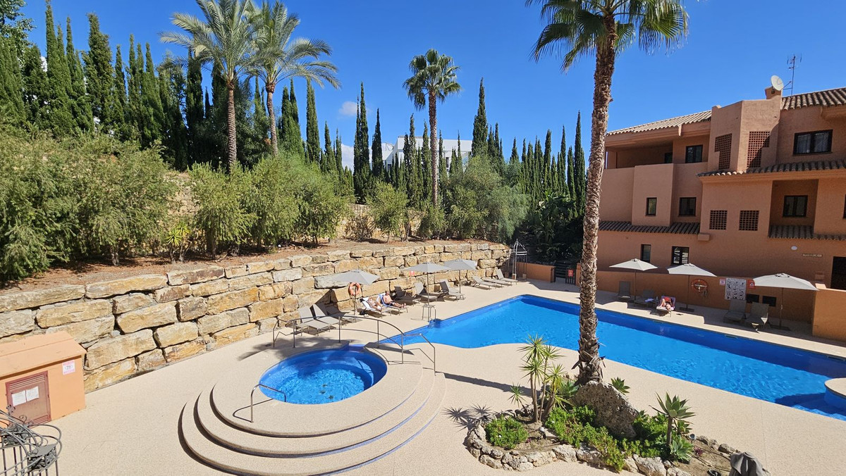 Apartment in Estepona - view 1