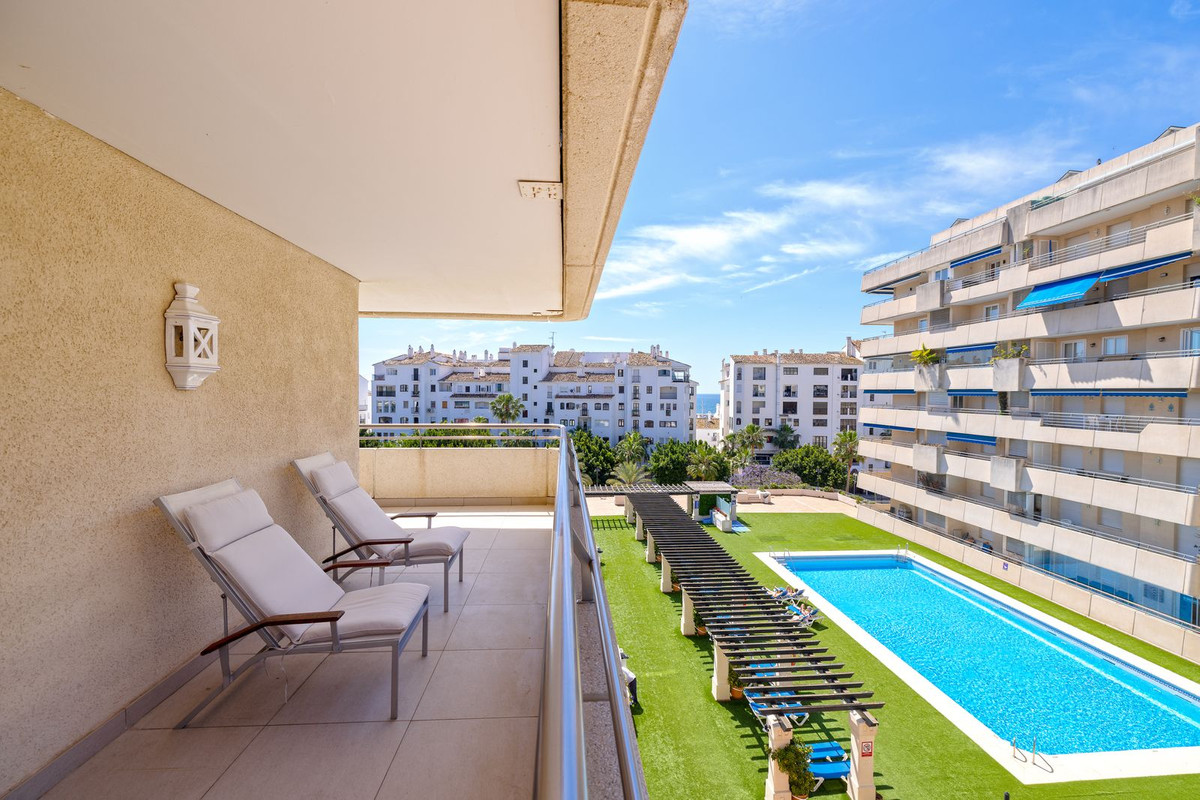 Apartment in Puerto Banus - view 1