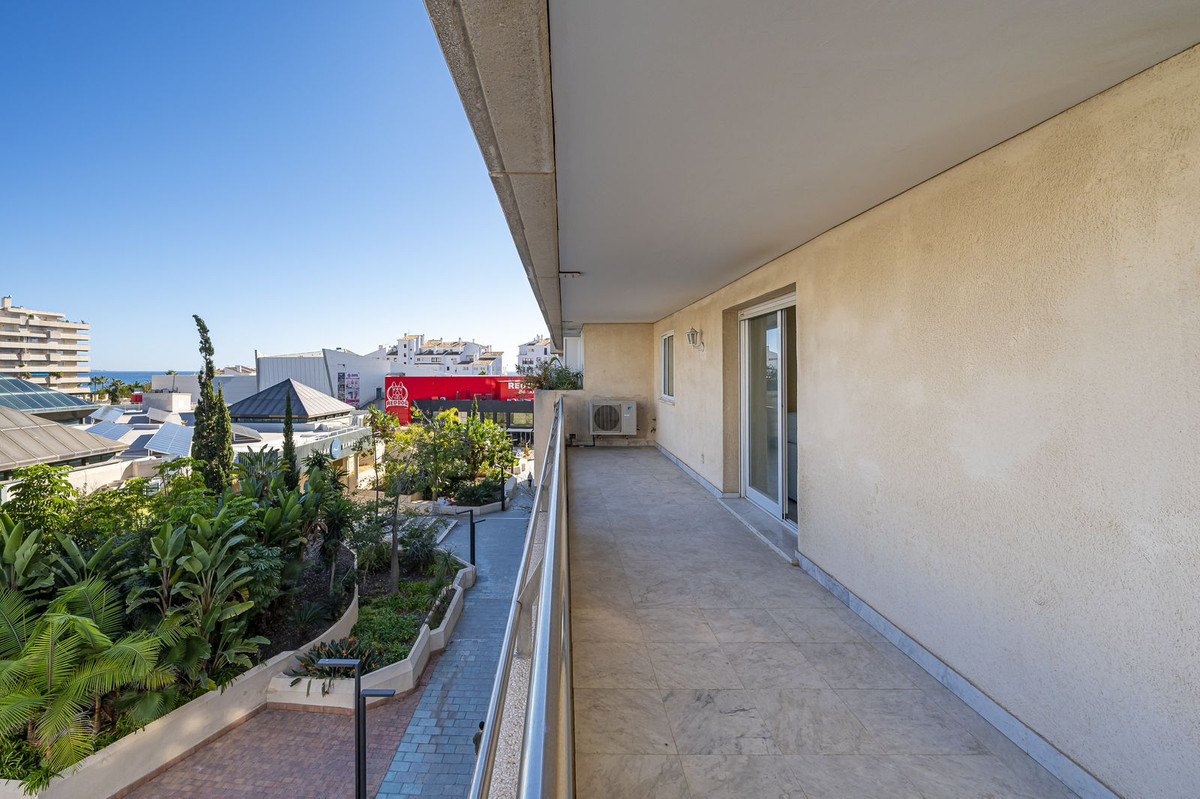 Apartment in Puerto Banus - view 1