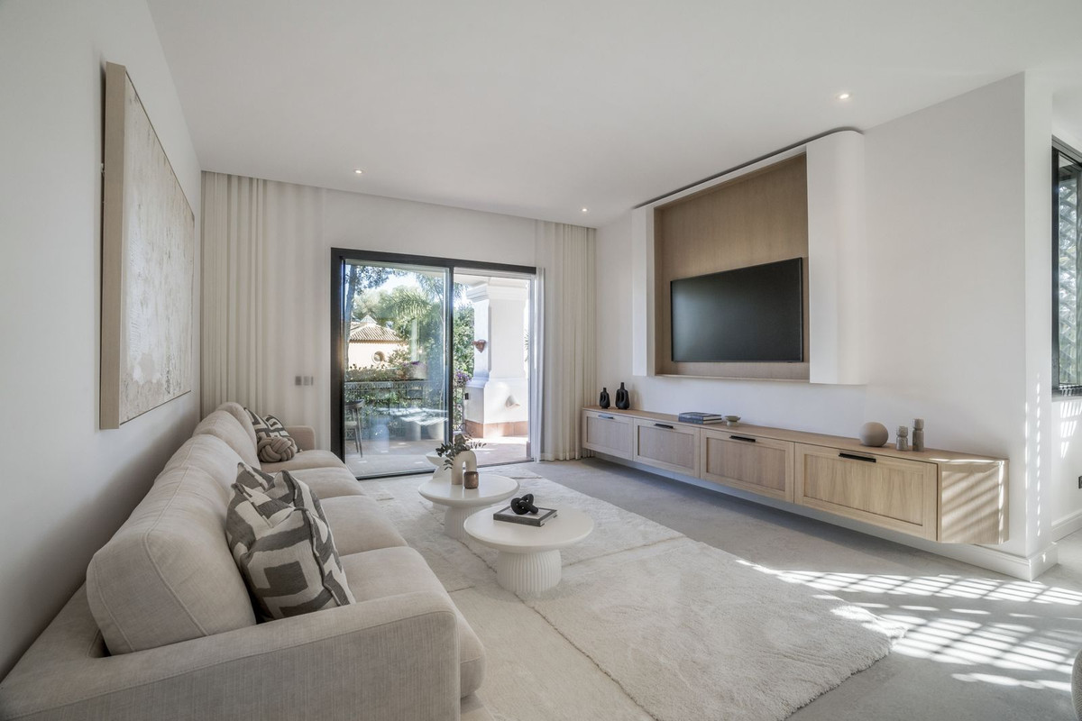 Apartment in Nueva Andalucia - view 1