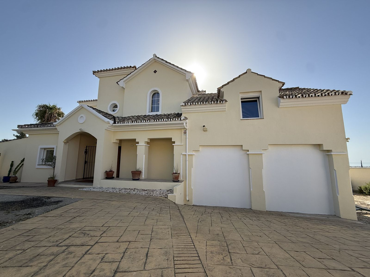 House in Estepona - view 1