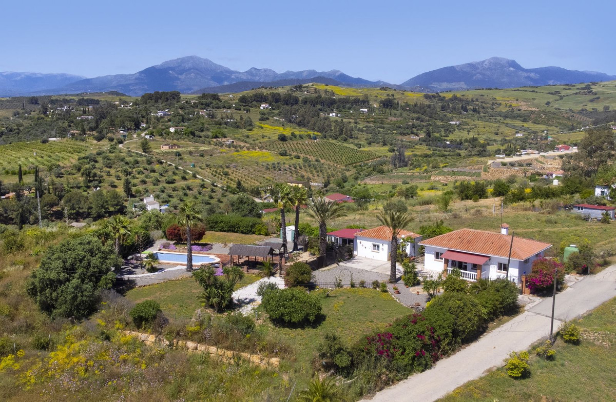 House in Pizarra - view 1