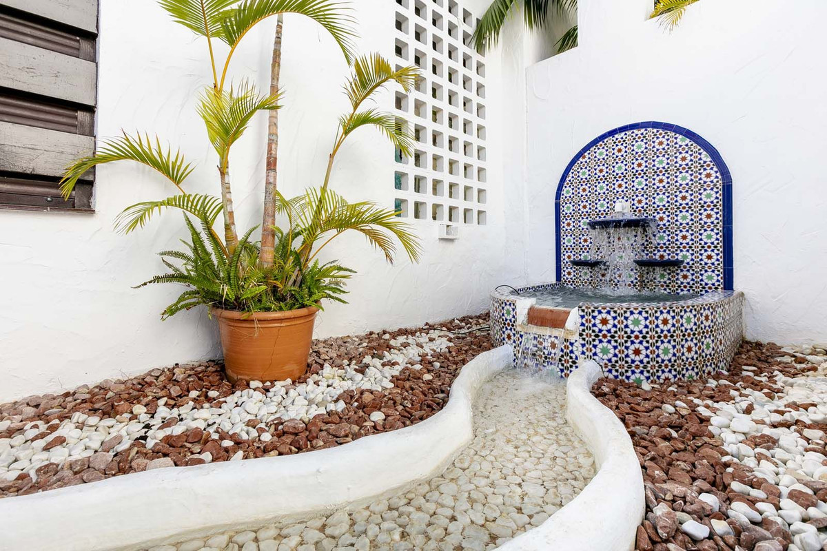 Apartment in Nueva Andalucia - view 1