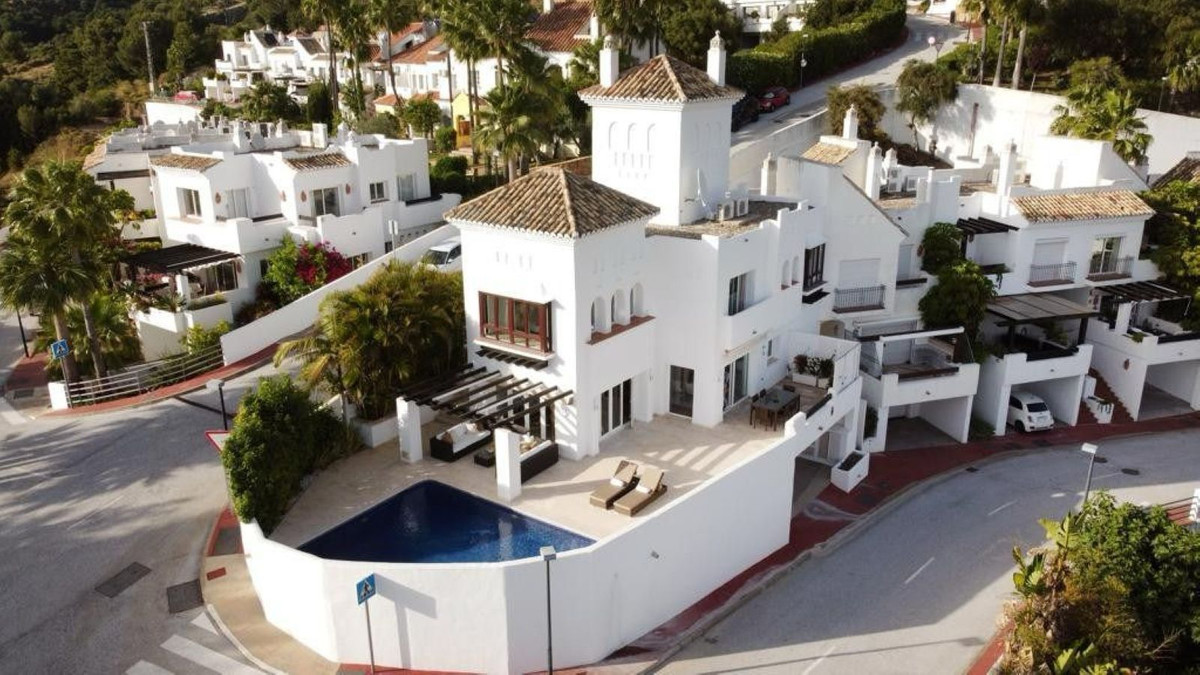 House in Istan - view 1