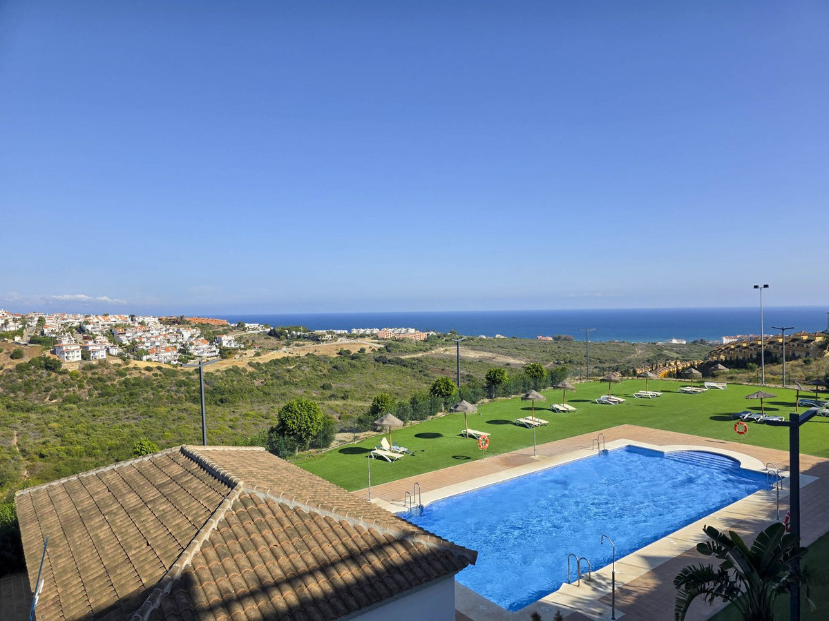 Apartment in La Duquesa - view 1