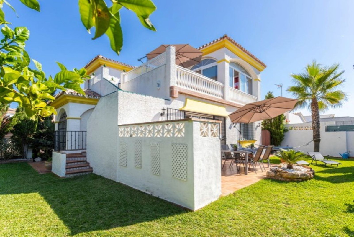 House in Marbella Del Este - view 1