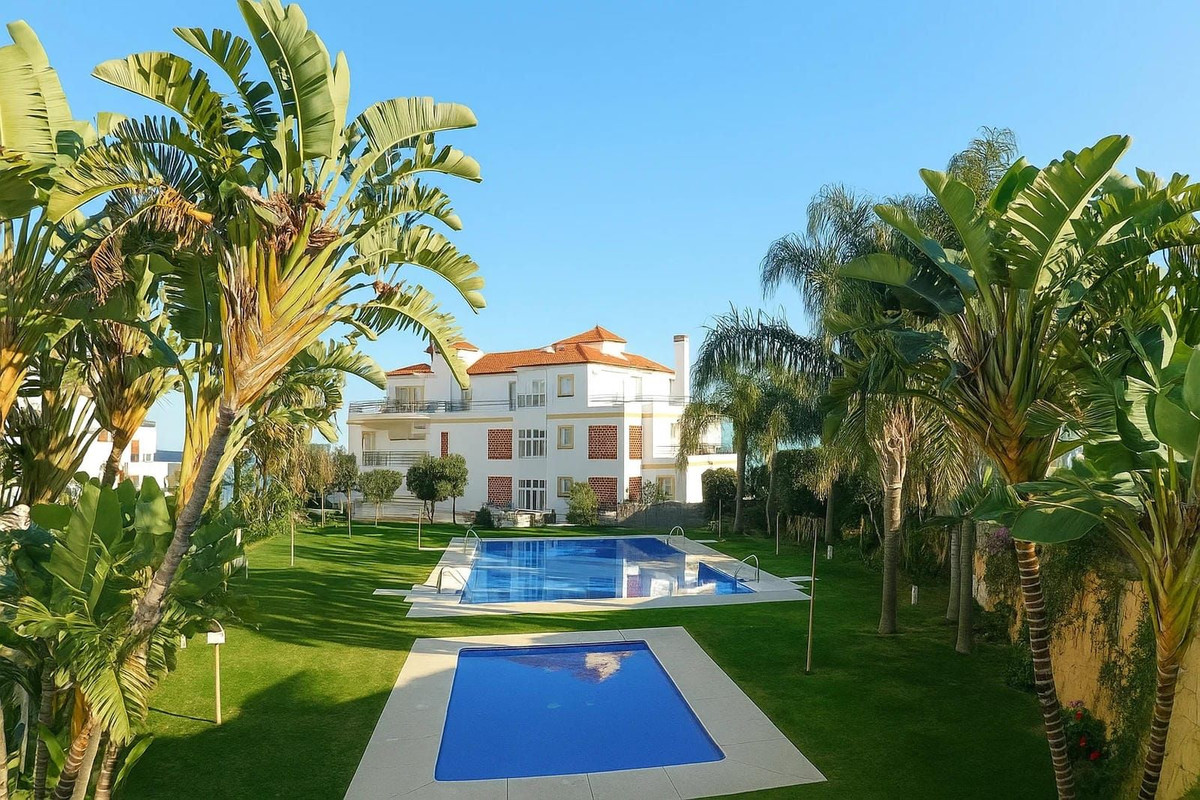 Apartment in La Duquesa - view 1