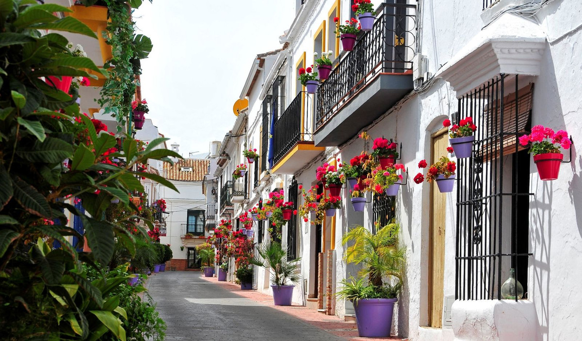 Apartment in Estepona - view 1