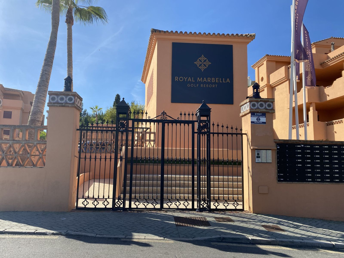 Apartment in El Paraiso - view 1