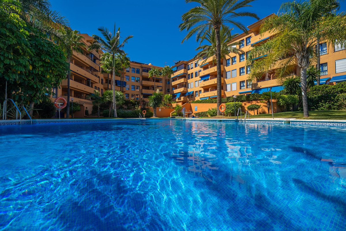 Apartment in La Duquesa - view 1