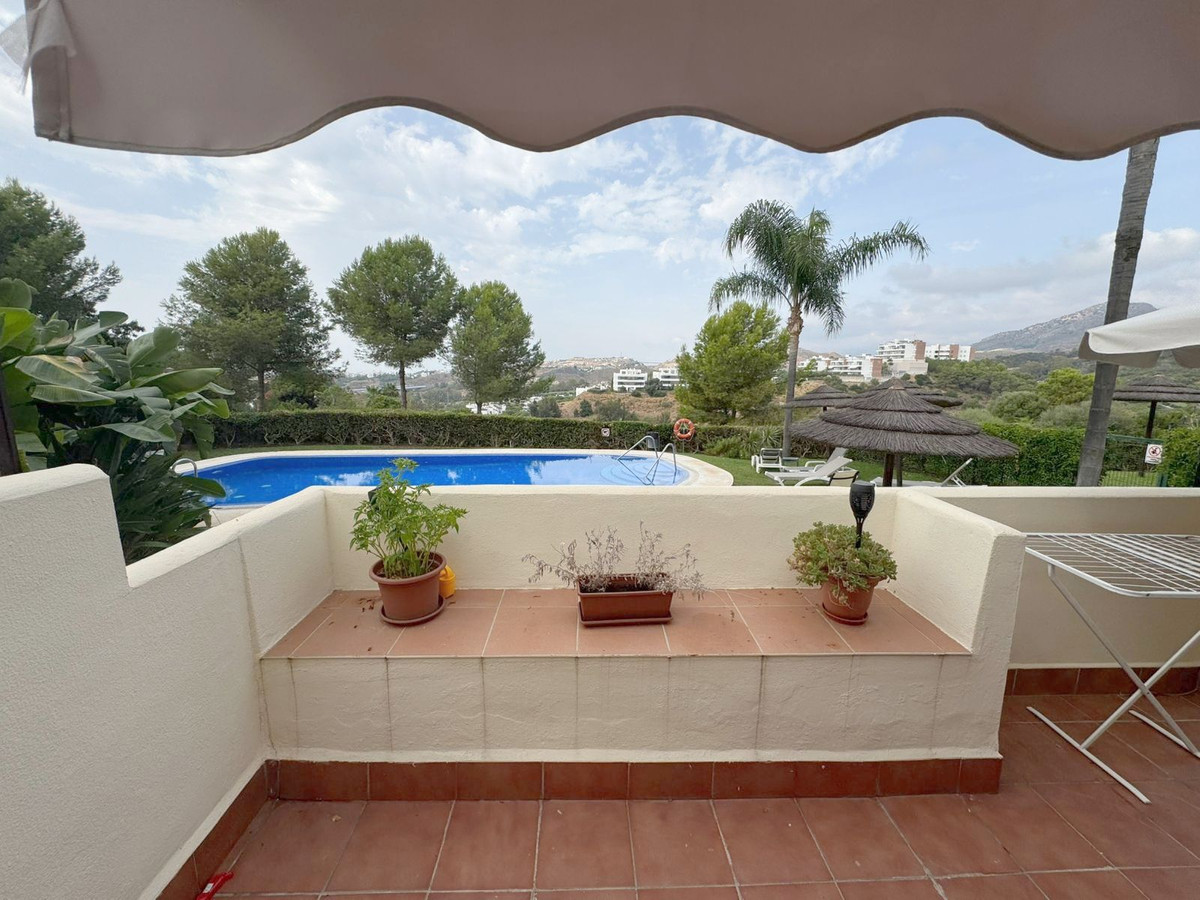 Apartment in Benahavis - view 1