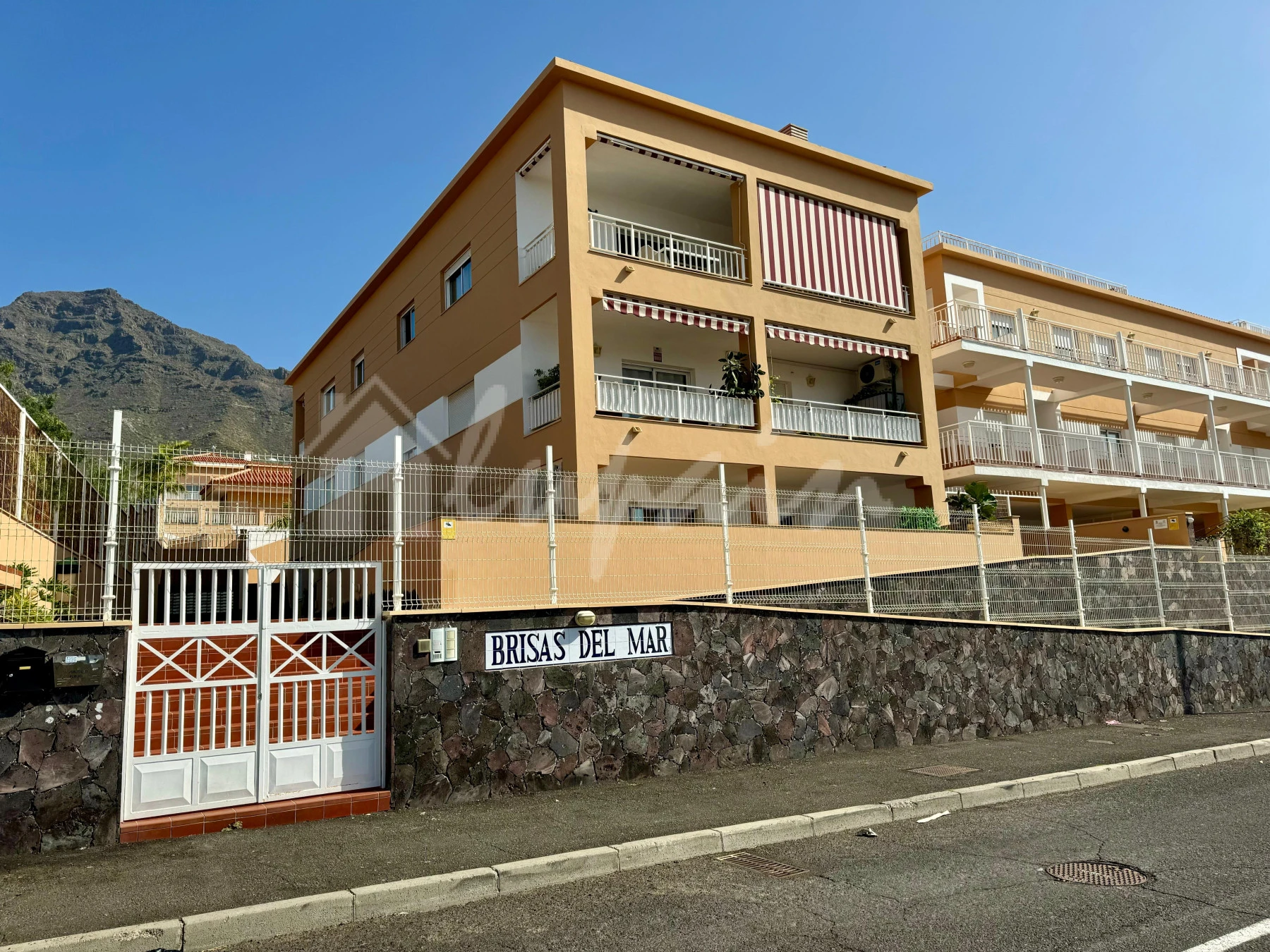 Apartment in Playa de Fanabe - view 1