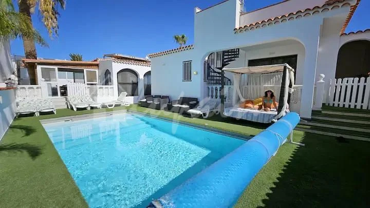 Villa in El Abrigo - view 1