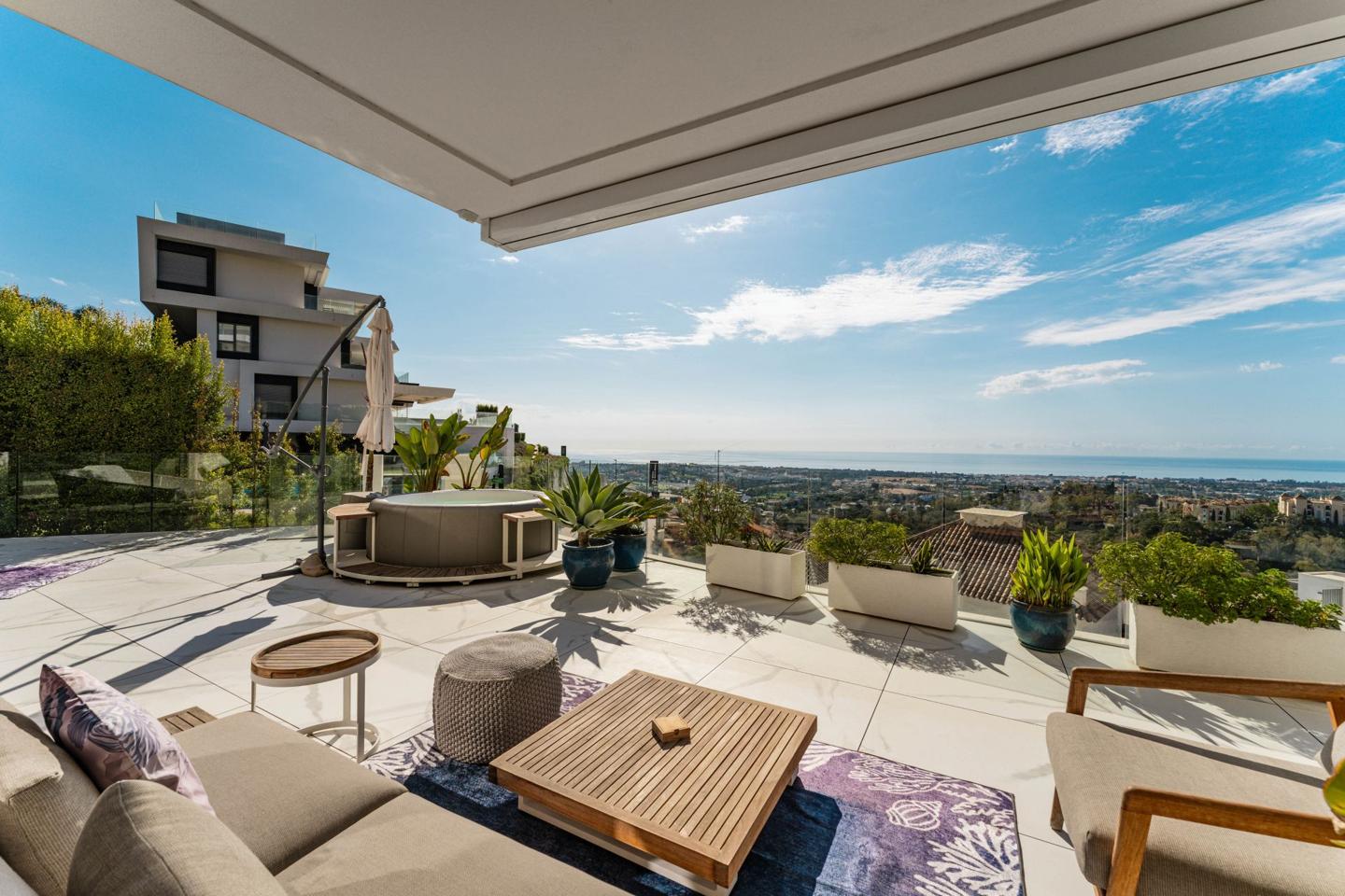 Apartment in Benahavis - view 1