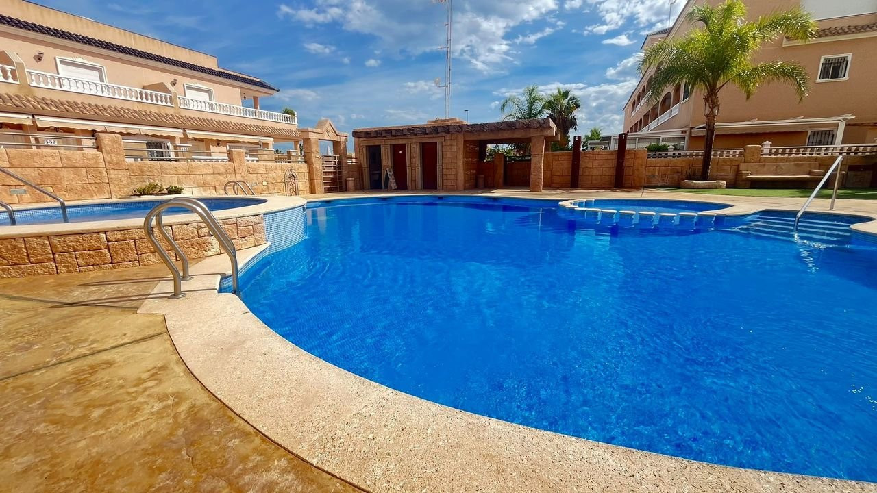 Apartment in Villamartin - view 1