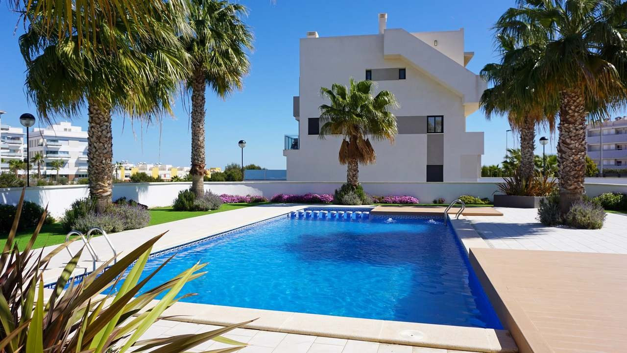 Apartment in Villamartin - view 1