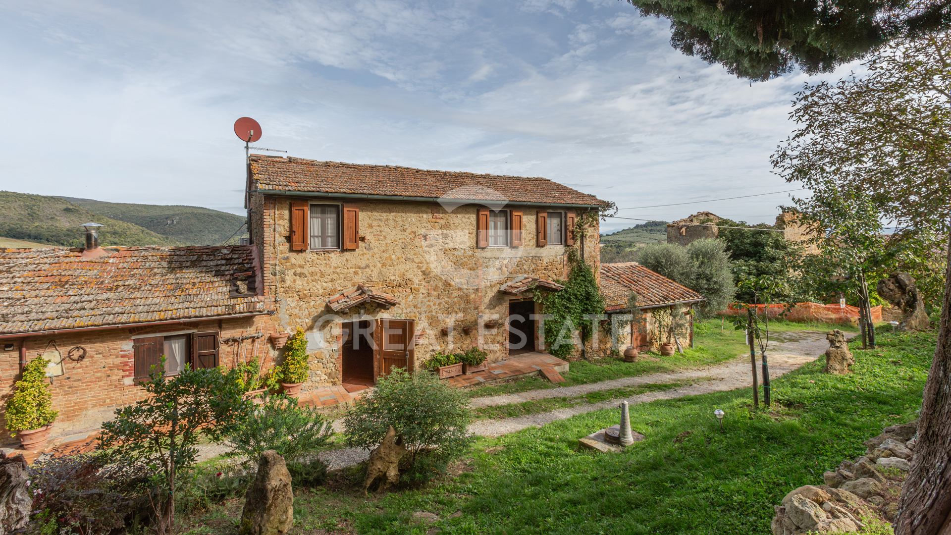 House in San Gimignano - view 1