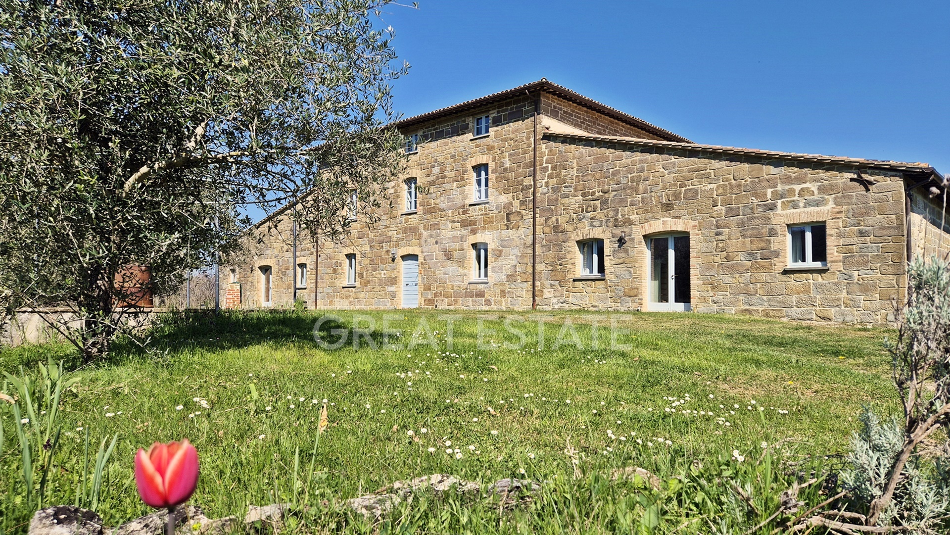 House in Gubbio - view 1