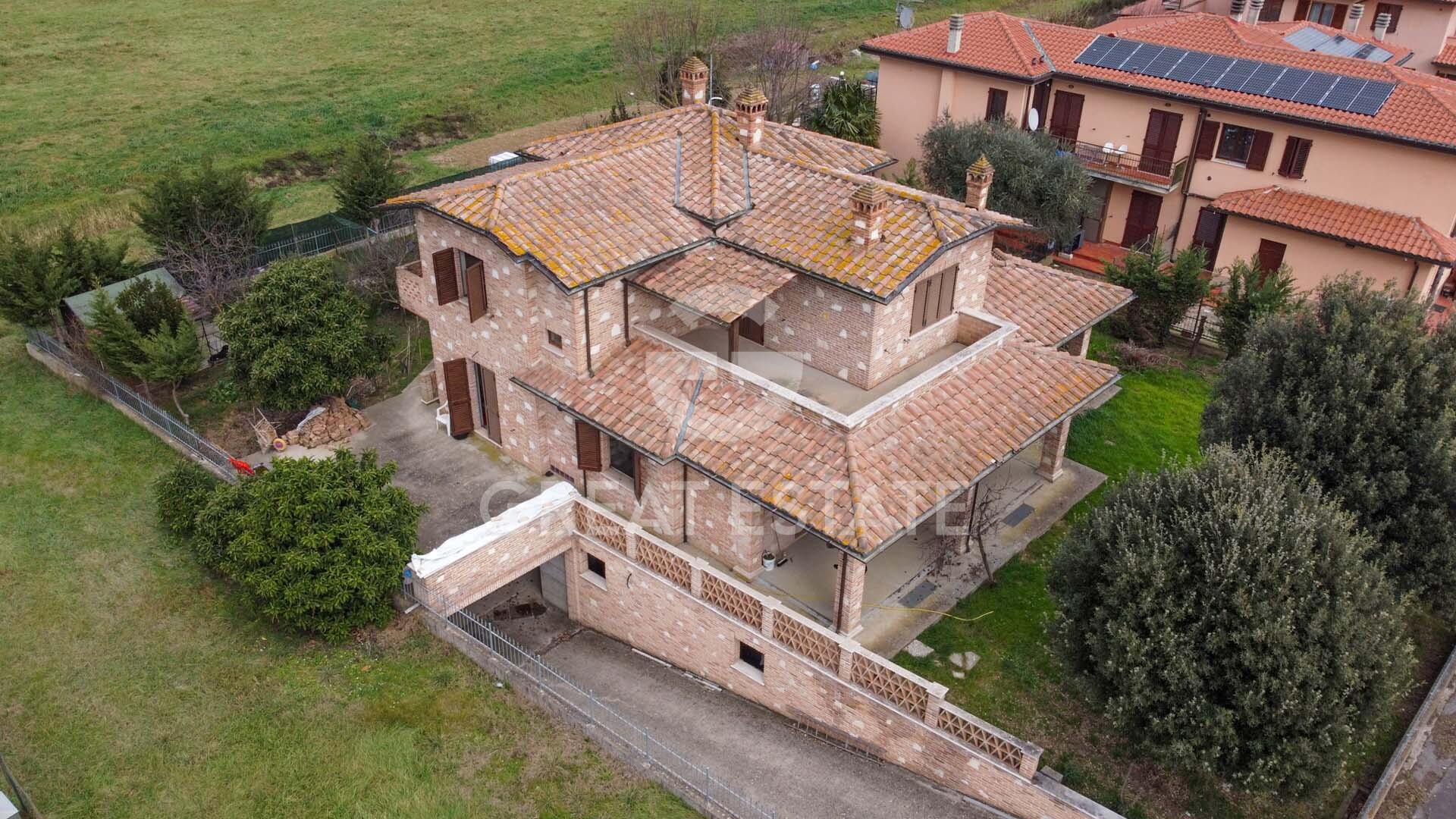 House in Castiglione del Lago - view 1