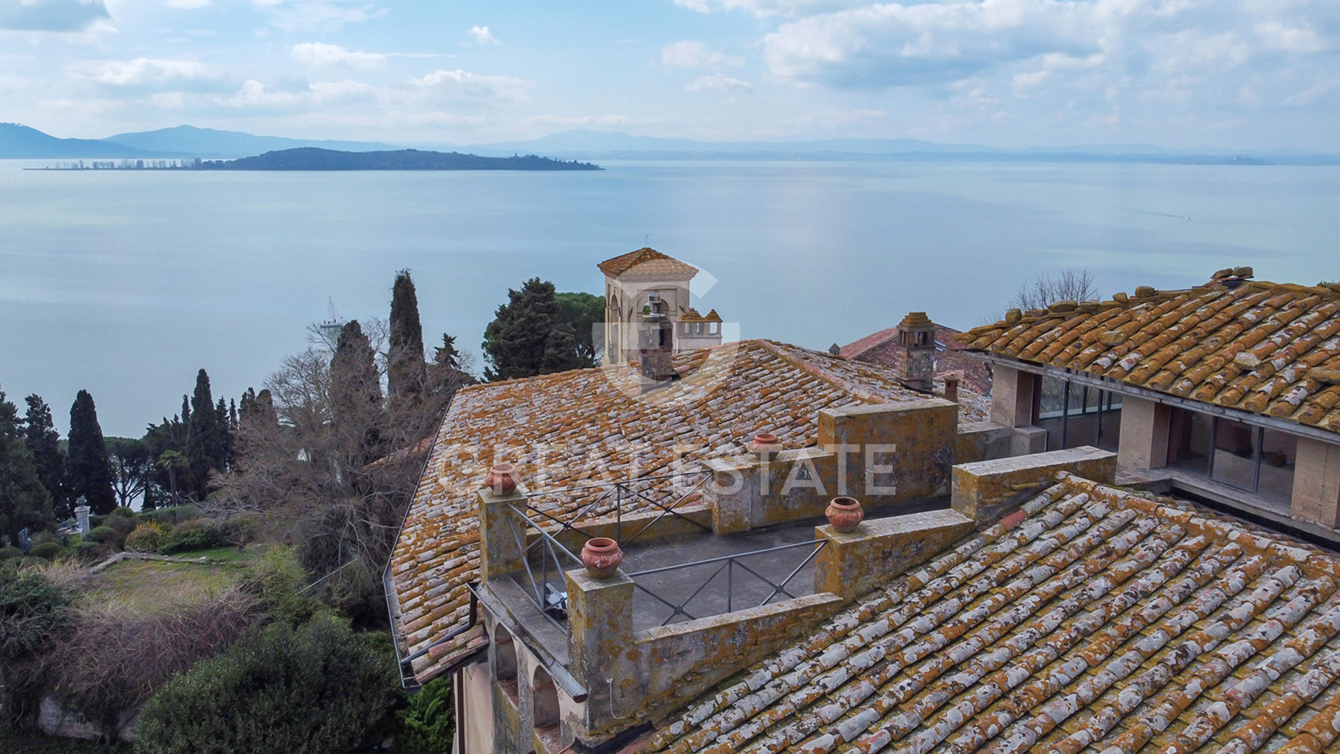 House in Monte del Lago - view 1