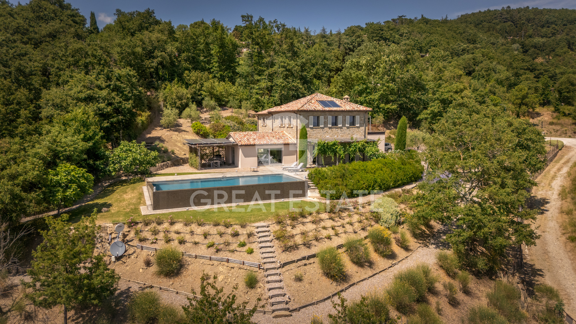 House in Lisciano Niccone - view 1