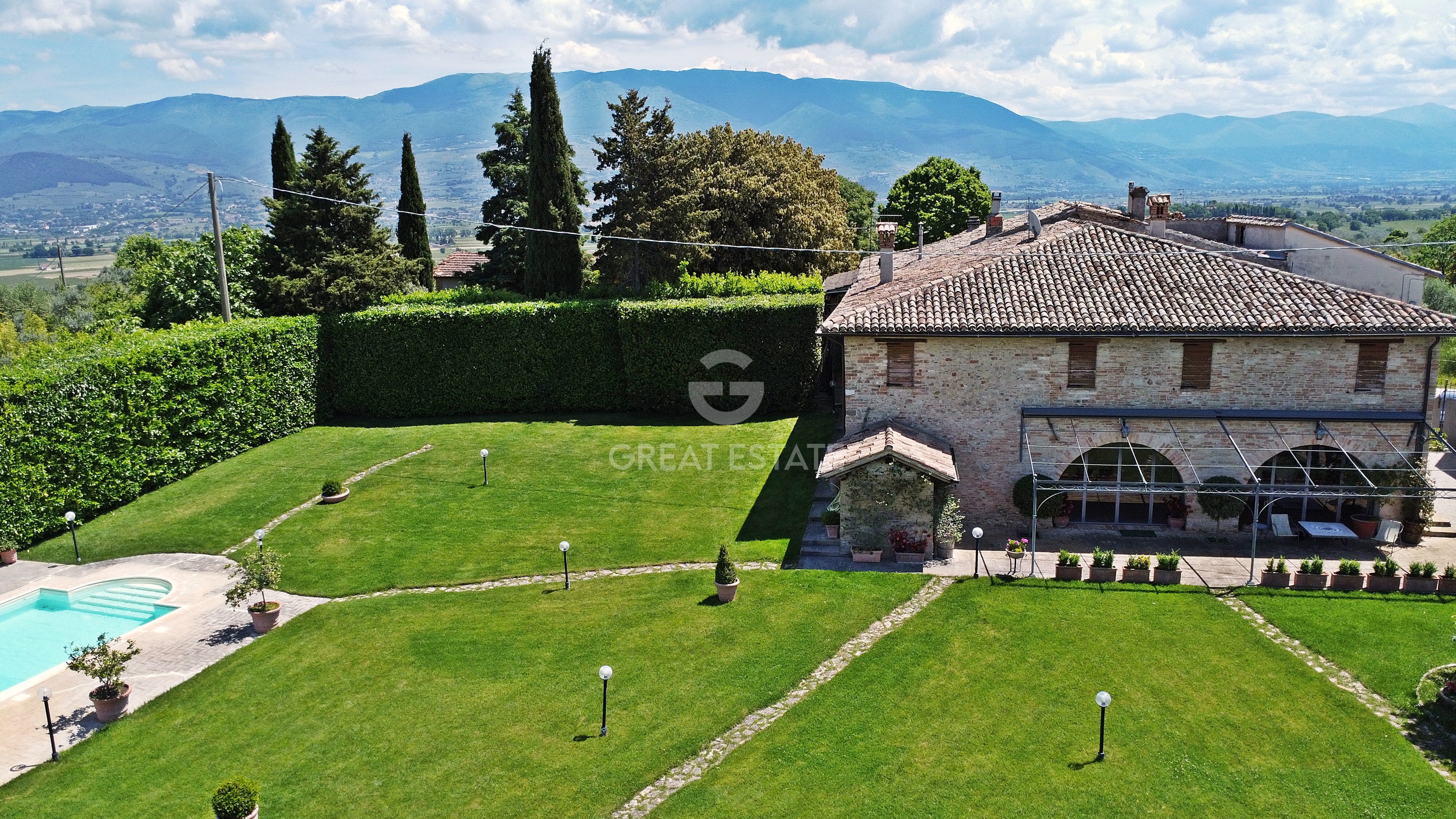 House in Montefalco - view 1