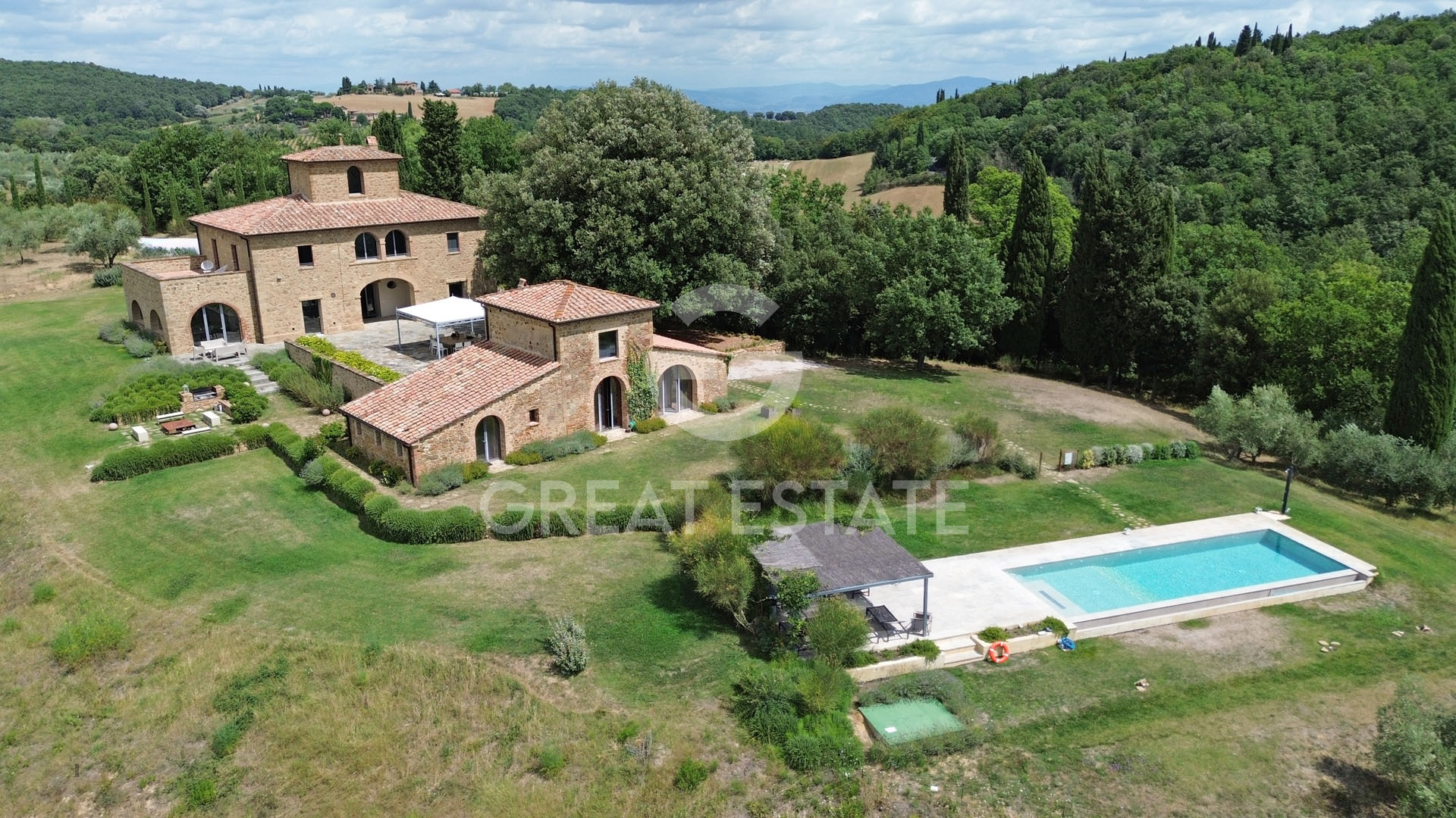 House in Montefollonico - view 1