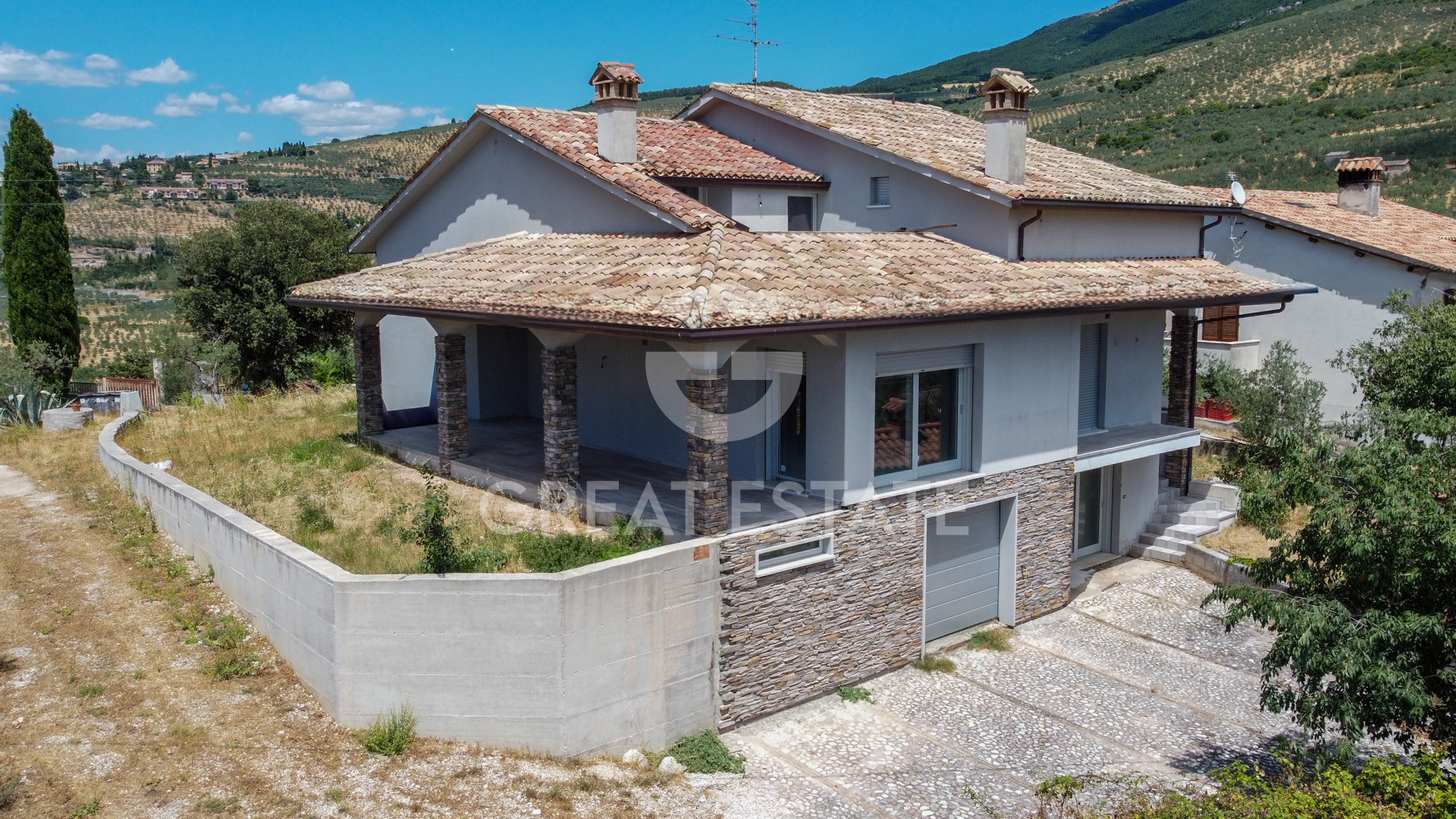 House in Trevi - view 1