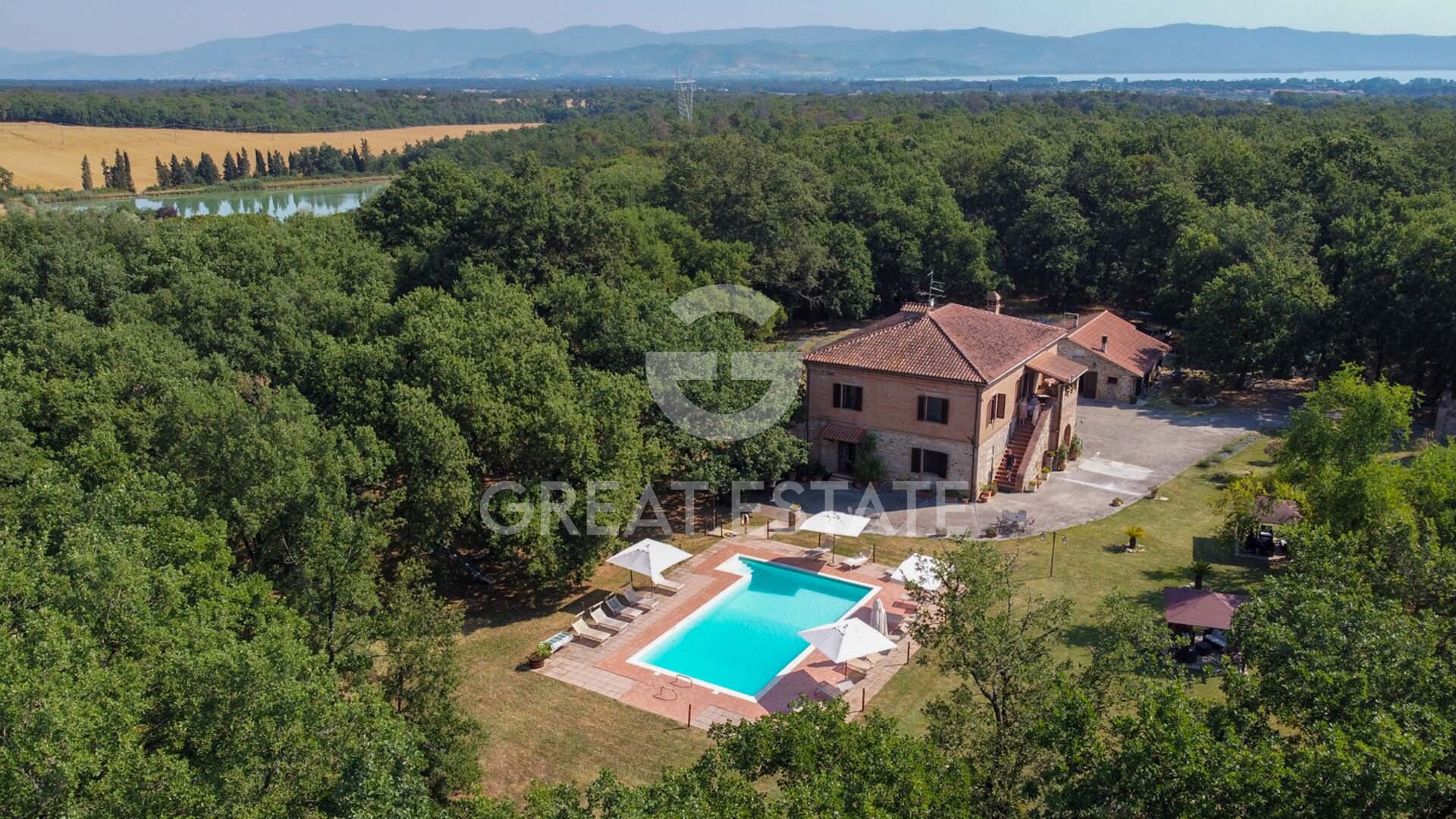 House in Castiglione del Lago - view 1