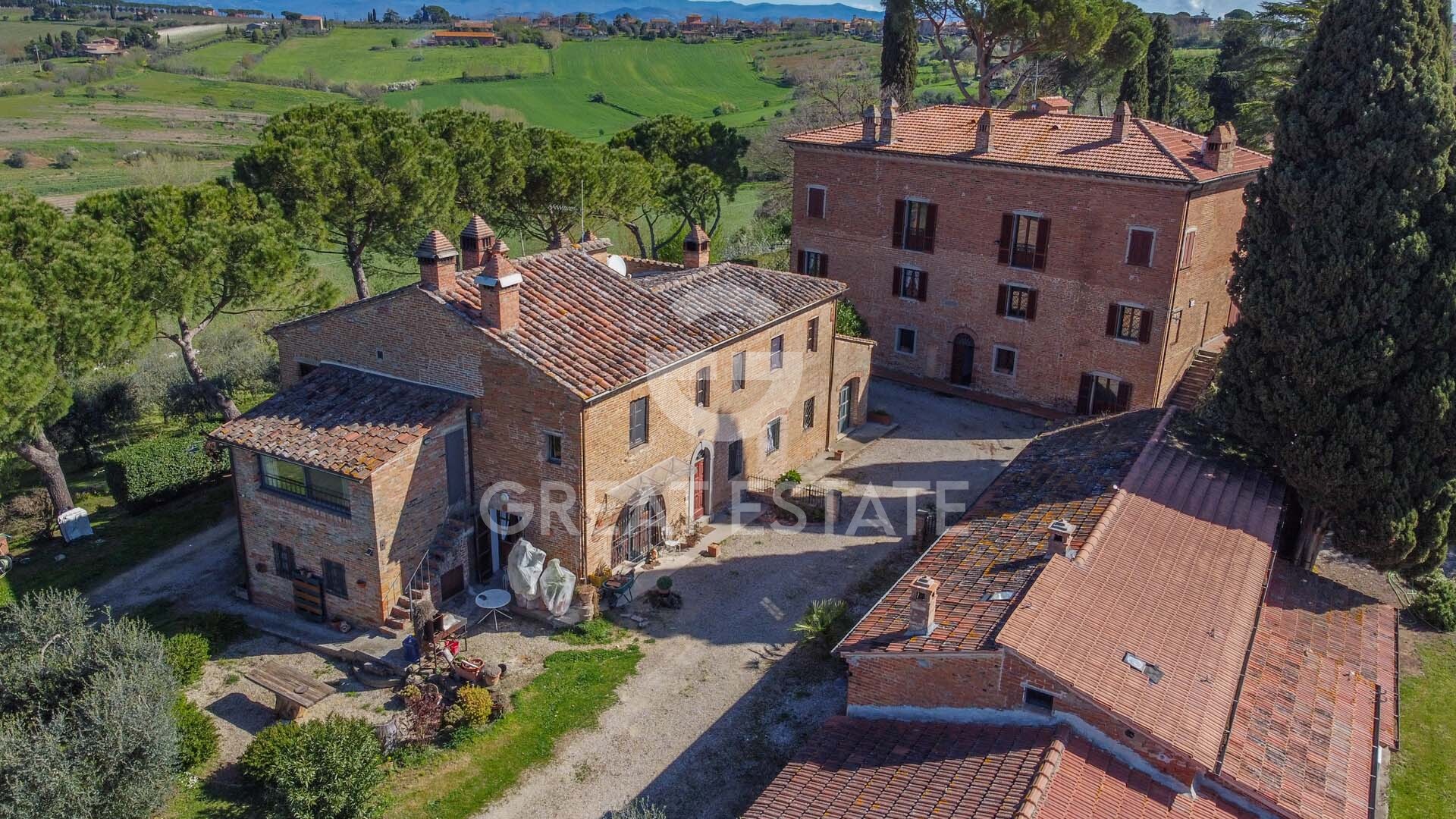 House in Castiglione del Lago - view 1