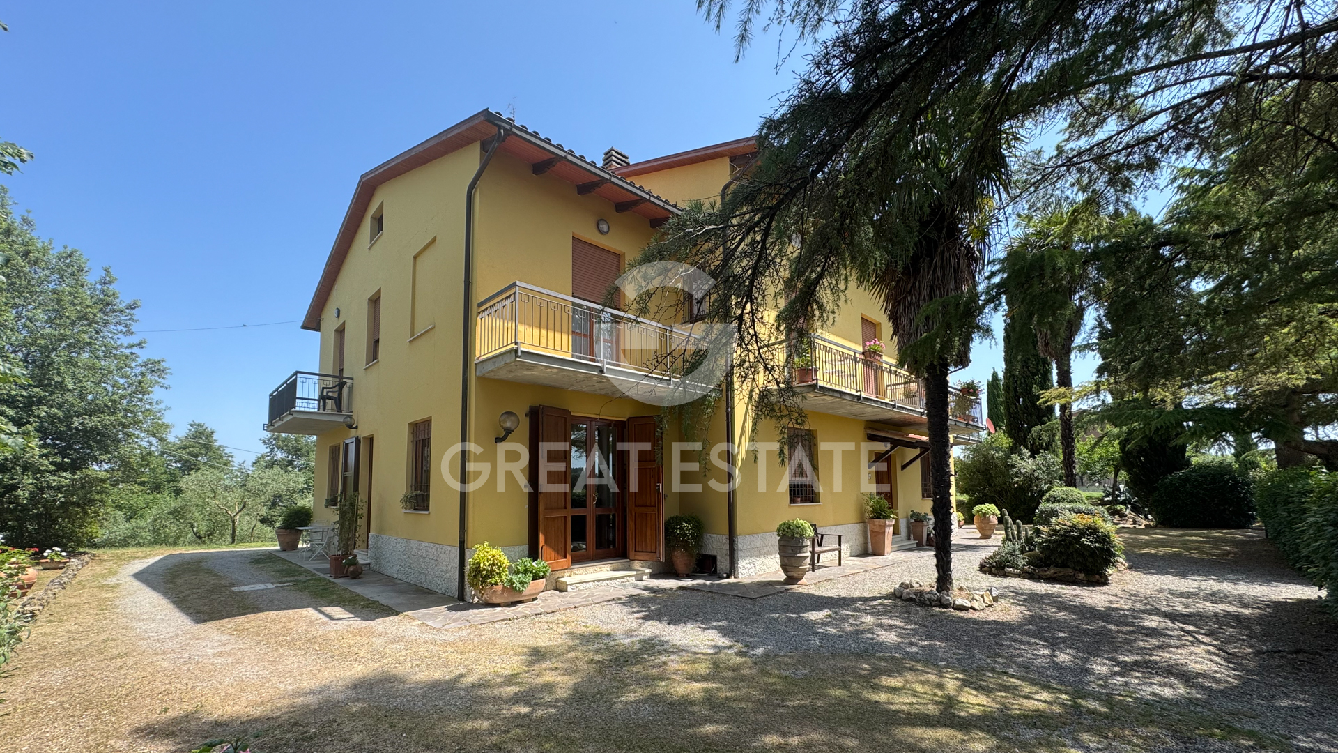 House in Chiusi - view 1