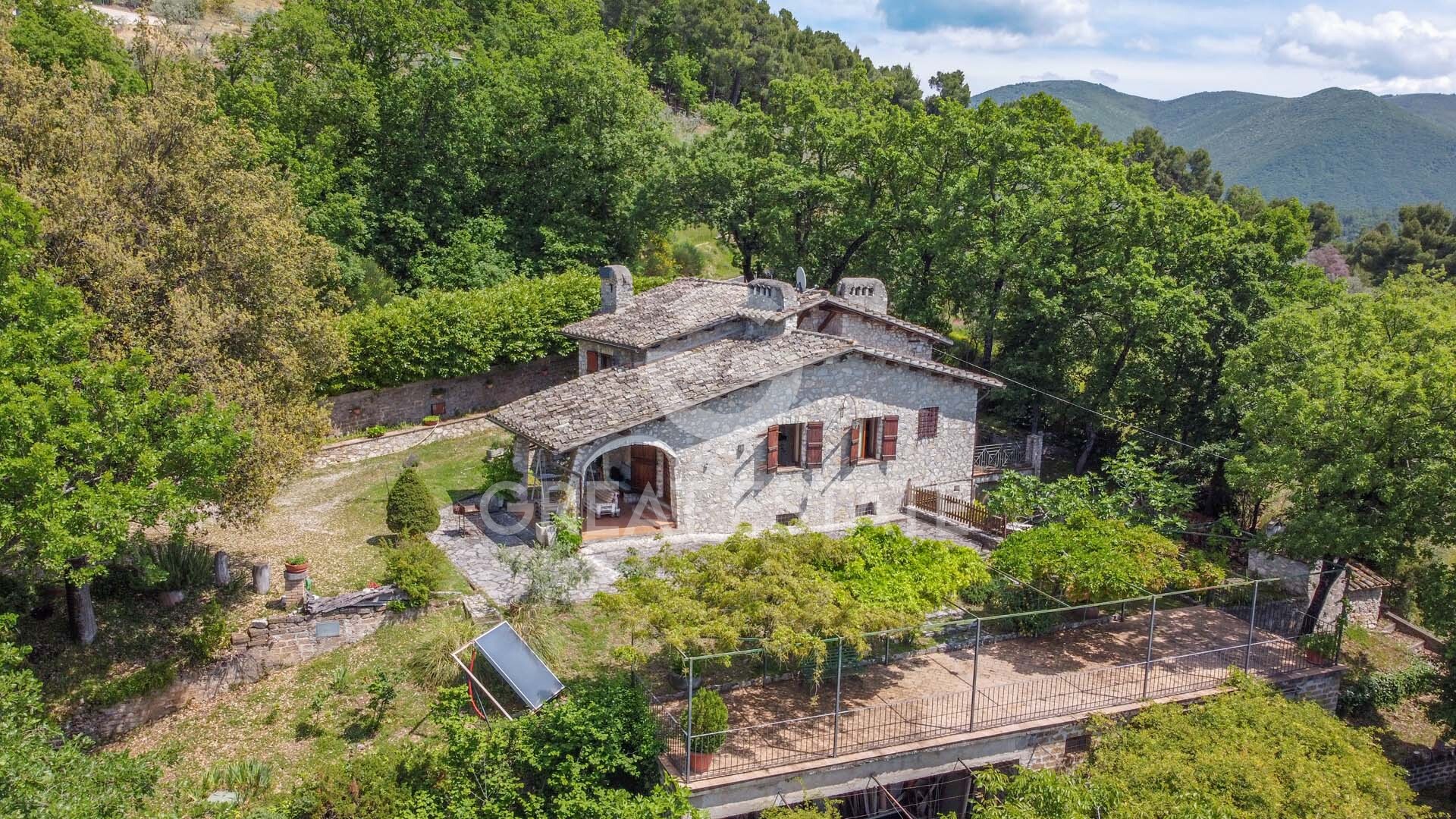 House in Campello sul Clitunno - view 1