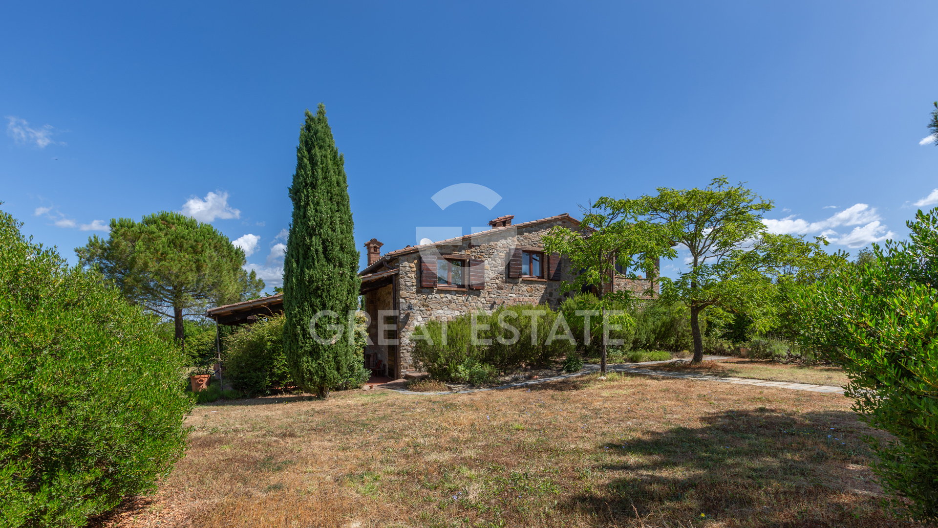 House in Fabro - view 1