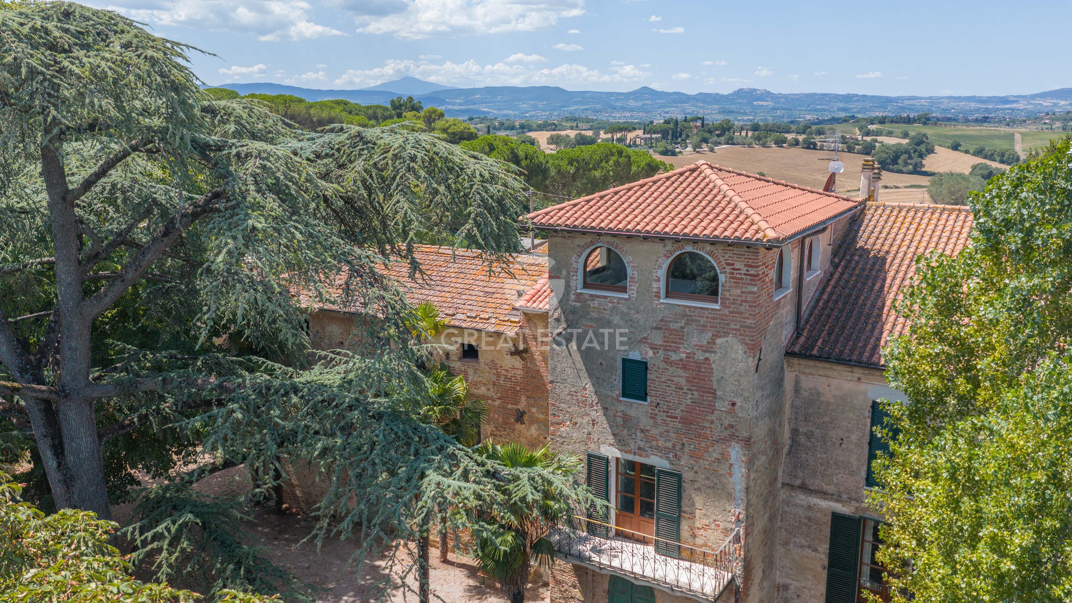 House in Castiglione del Lago - view 1
