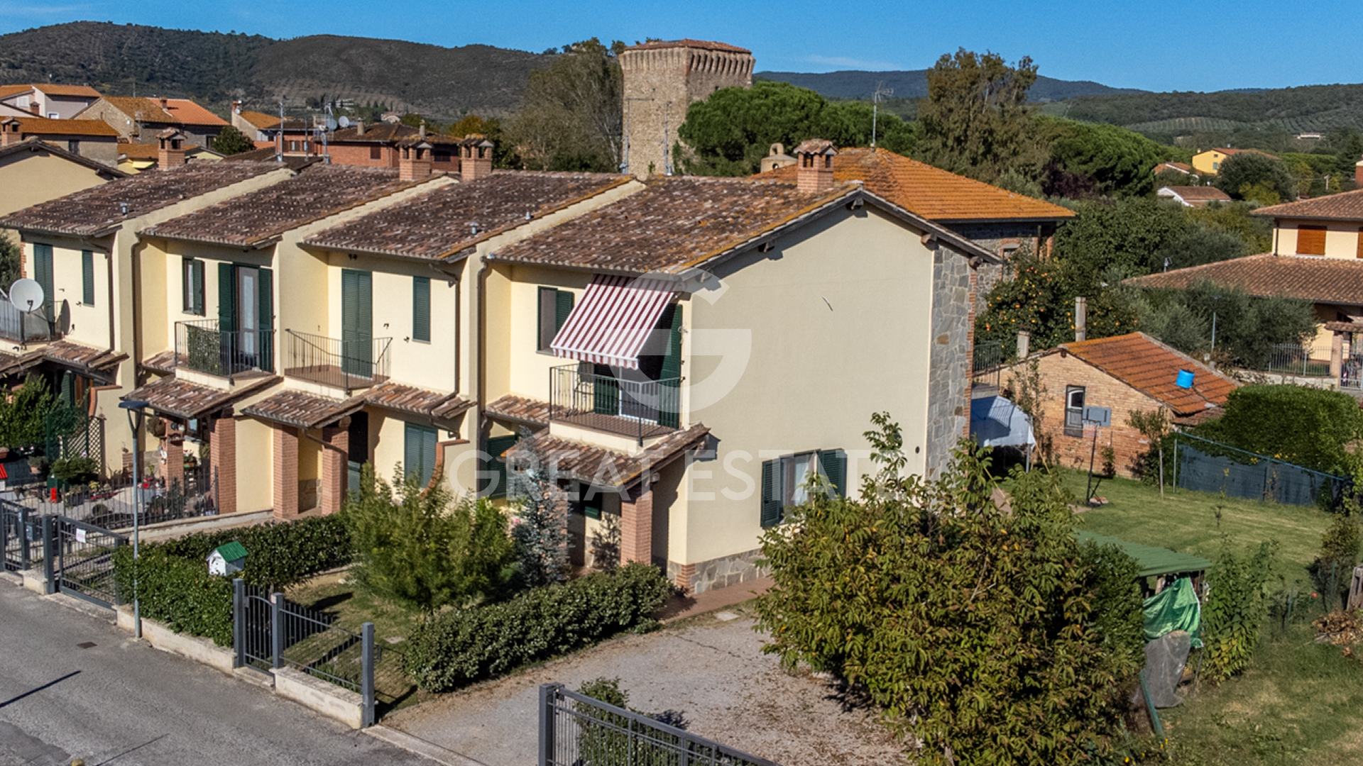 House in Borghetto - view 1