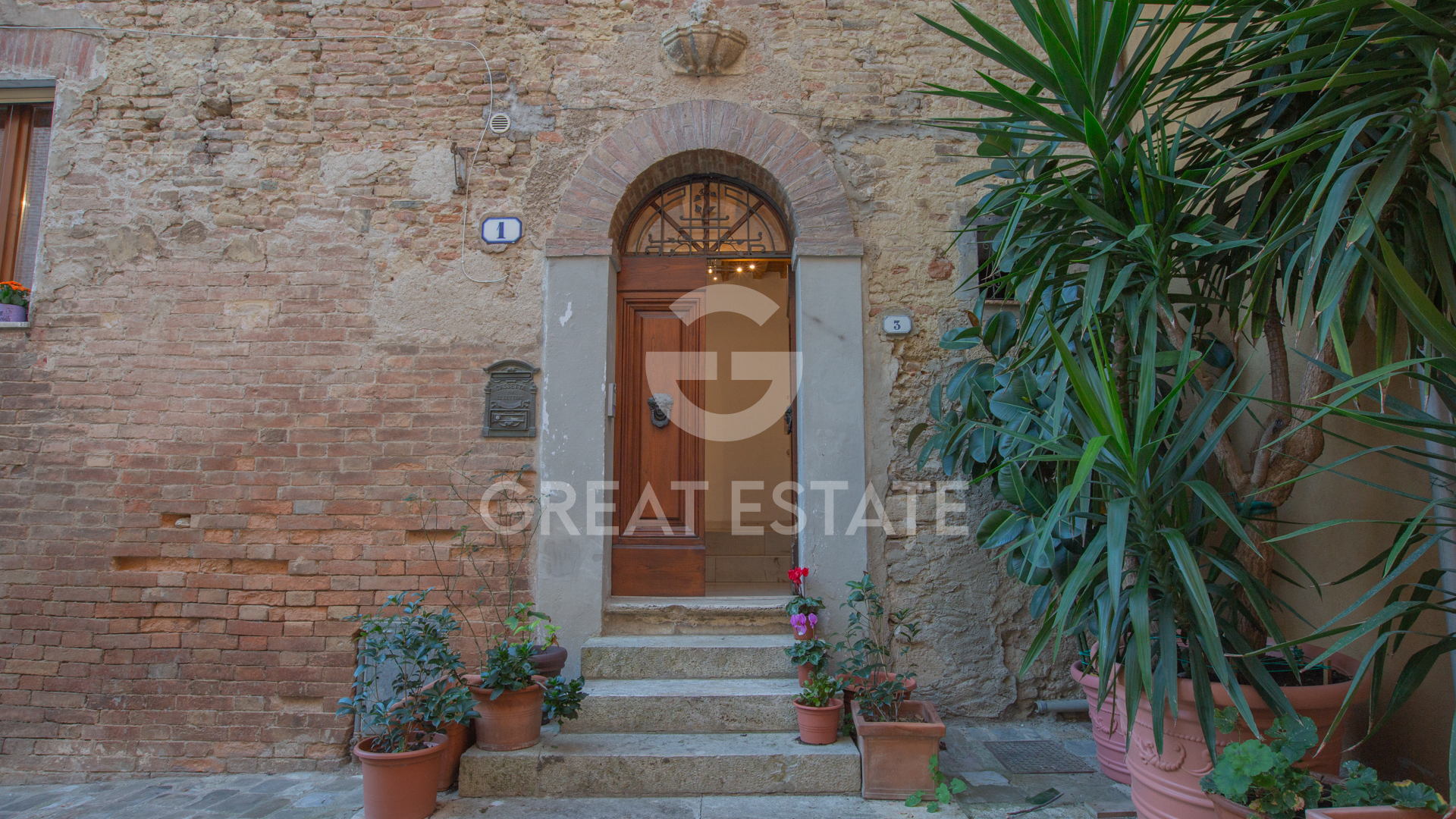 House in Chiusi - view 1