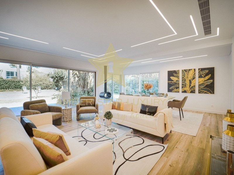 House in Charneca de Caparica - view 1