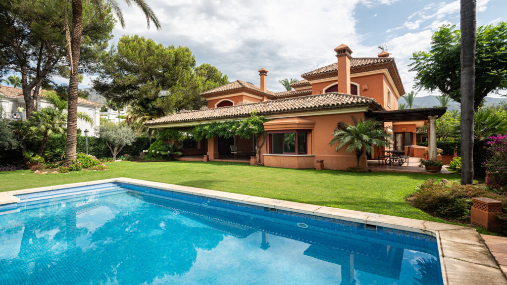 House in Marbella Del Este - view 1