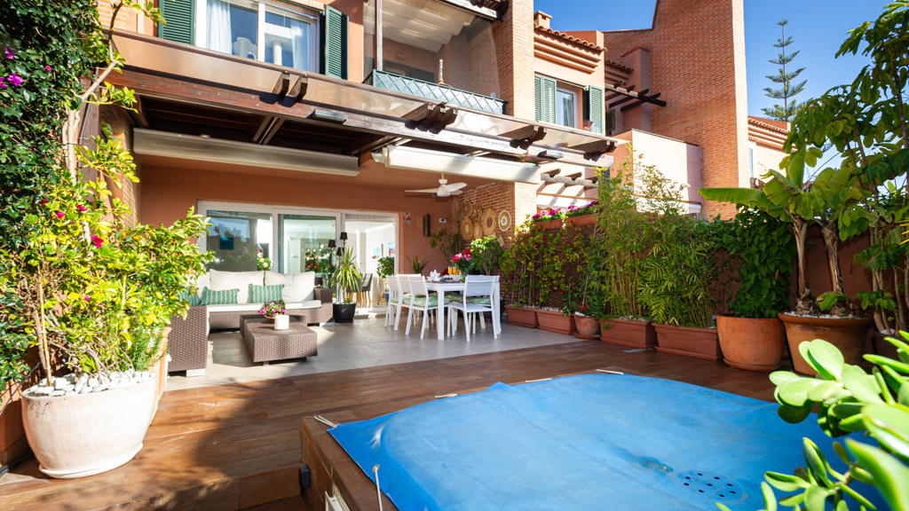 House in Marbella Del Este - view 1
