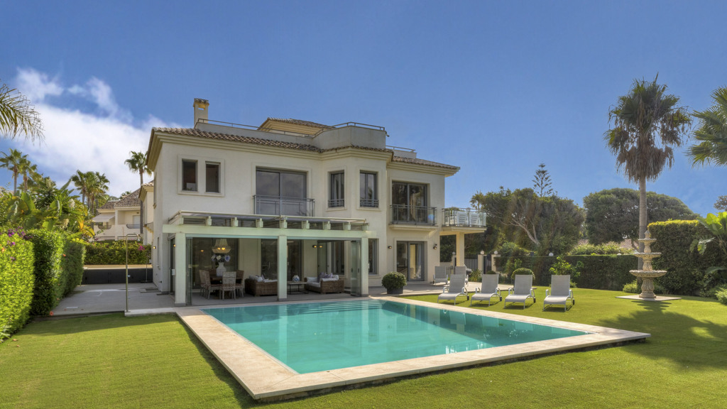 House in Marbella Del Este - view 1