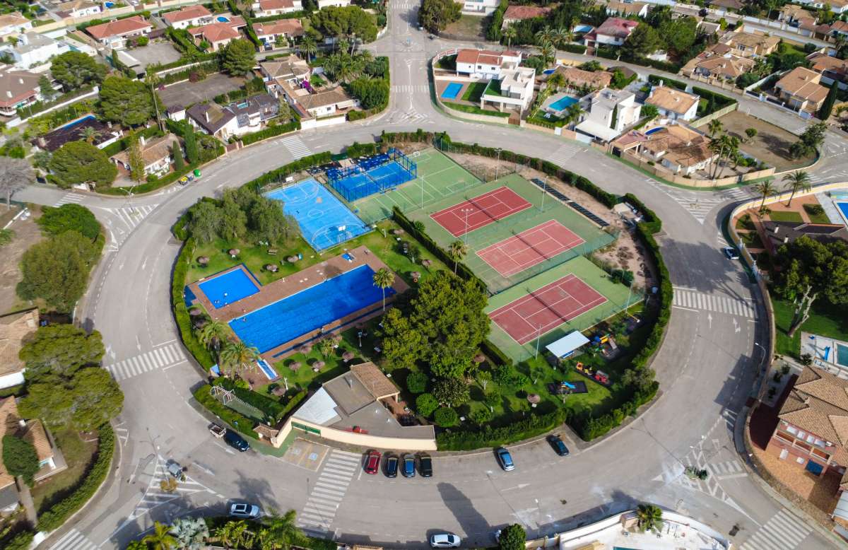 Villa in Los Tarragas - view 1