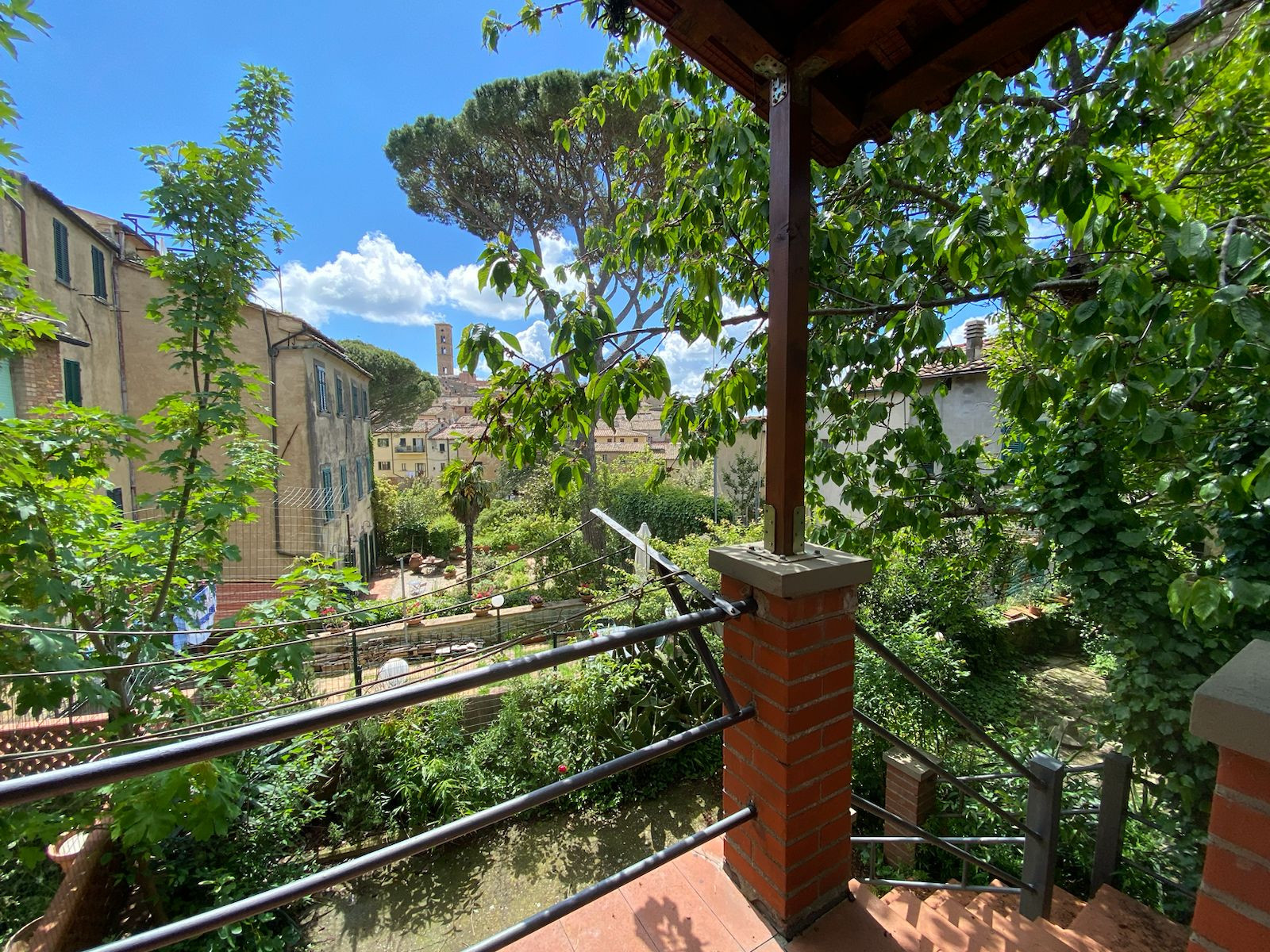 House in Volterra - view 1